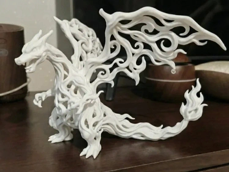 Figurine Dracaufeu ajourée blanche en impression 3D – hauteur 16 cm
