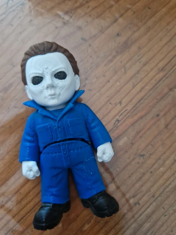 Porte-clés personnage masqué bleu et noir – format 9 cm