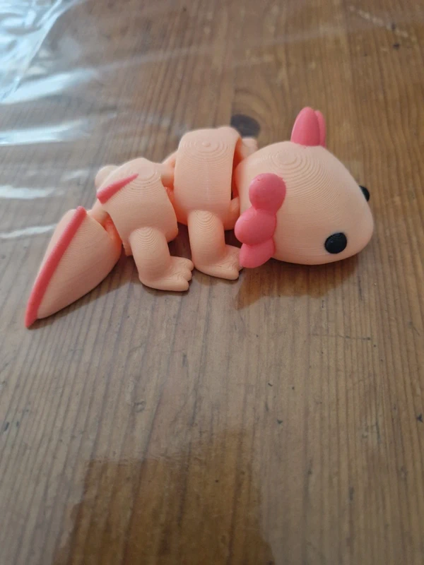 Axolotl articulé rose en impression 3D – format 11 cm
